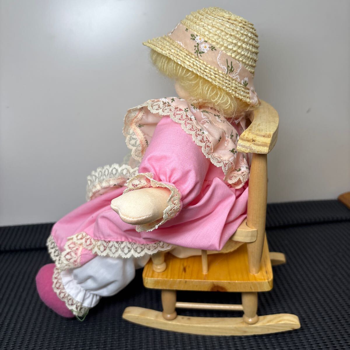 * Osaka / магазин получение возможно * стул имеется колеблющийся музыкальная шкатулка кукла сбор искривление маленький world работа OK Showa Retro античный коллекция *