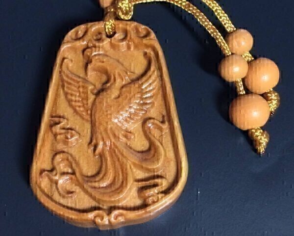 【Premio Fortuna】不死鳥(niǎo) フェニックスの胡桃彫りキーホルダー　使うほど味の出るクルミ材 43×30×14ミリ 9021400