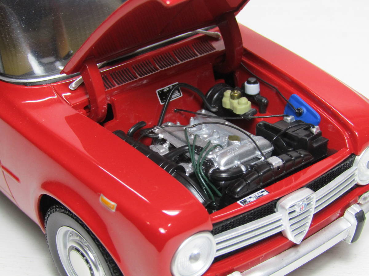 AlfaRomeo 1/18 アルファロメオ アルファ ジュリア スーパー 1300 GIULIA Super ベルリーナ ベルトーネ Bertone 1965 四つ葉 Red 伊 Rosso 