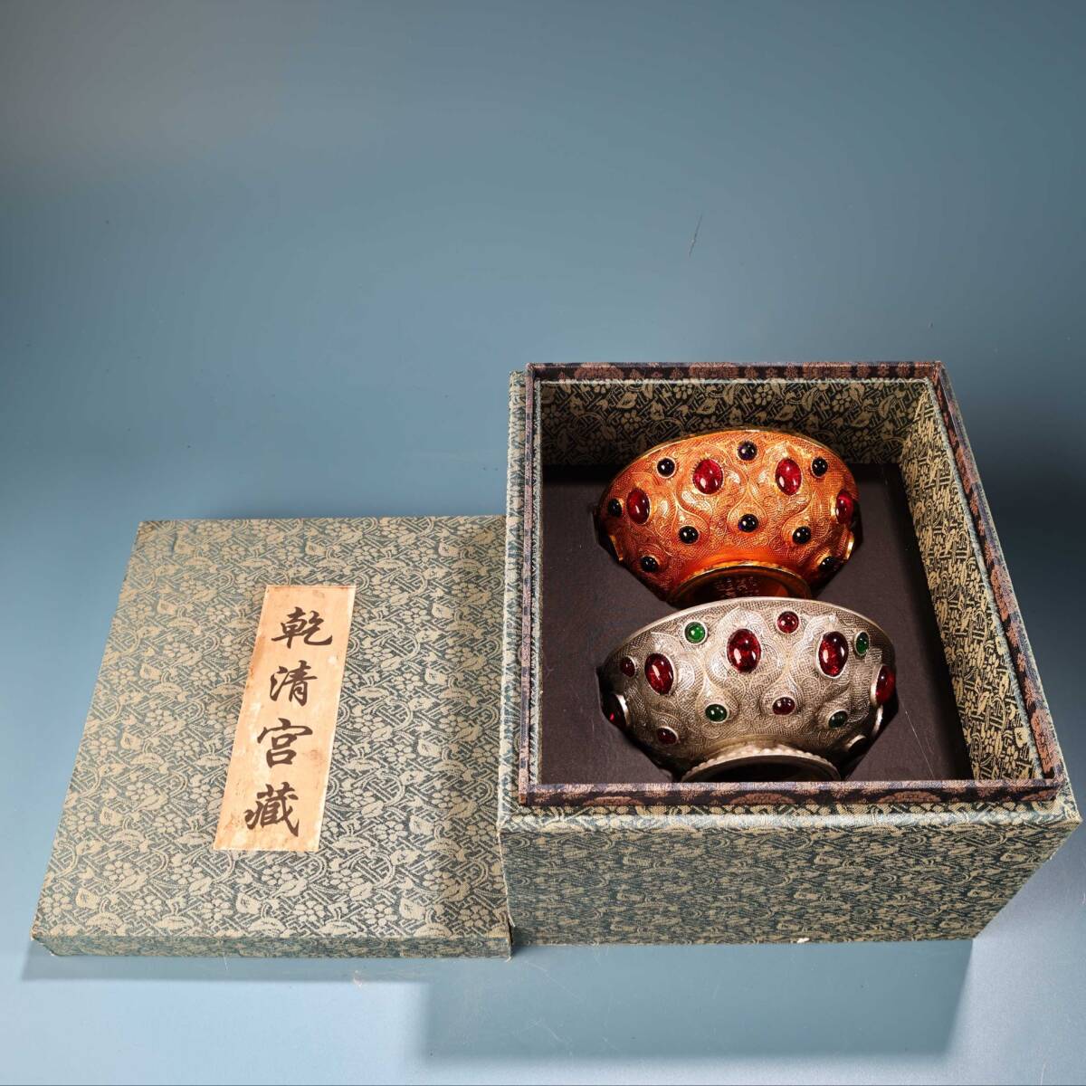 蔵友旧蔵出 銅製 塗金 銀鍍 寶石嵌 供碗一對 箱