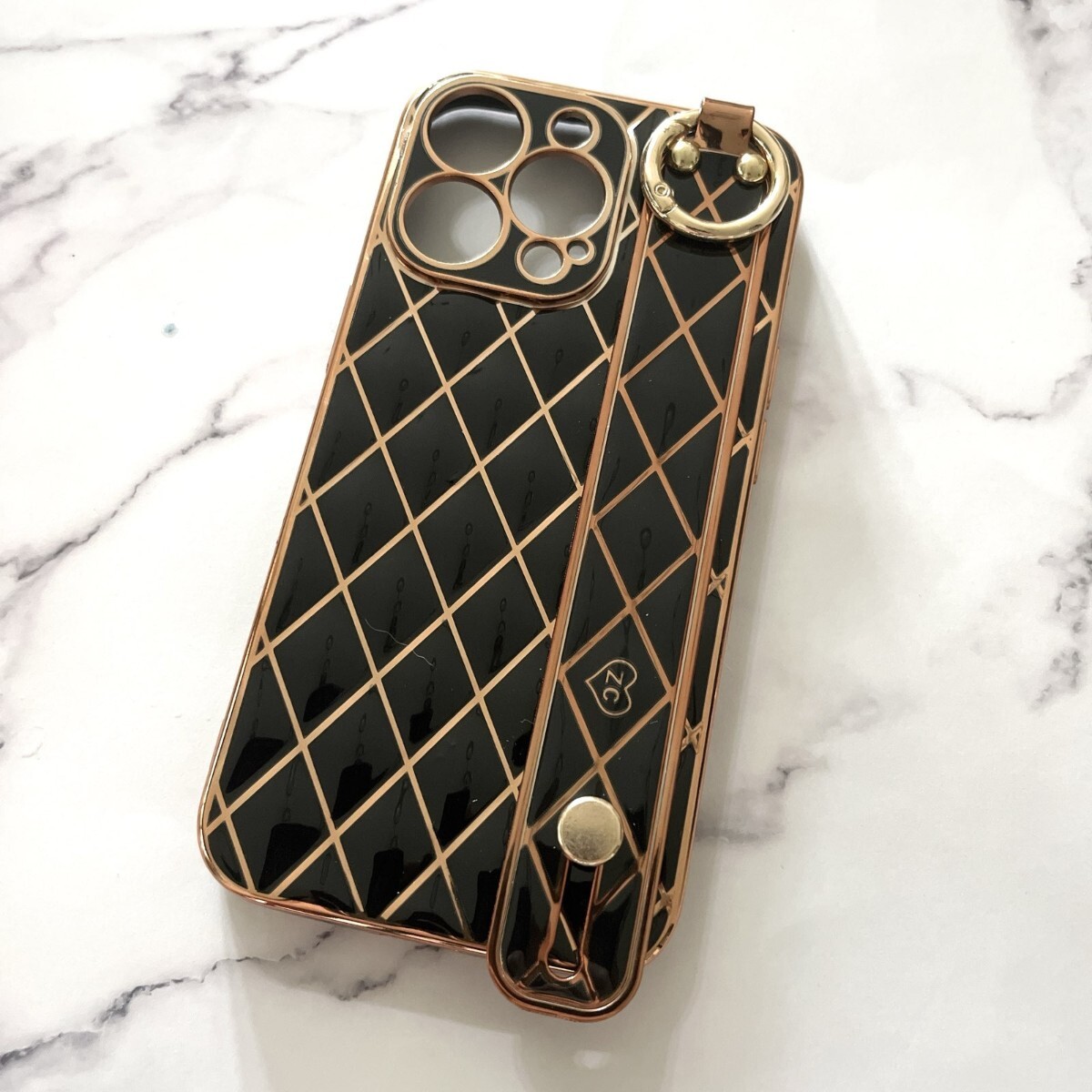 新品 アイホン ケース スマホ iPhone 落下防止ベルト 高級感 アイフォーン ブラック 黒 光沢 格子柄 マトラッセ_画像4