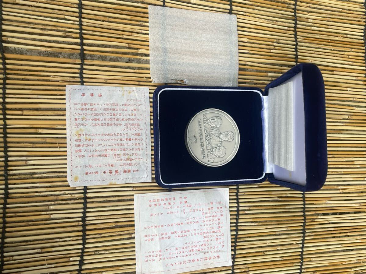 新日本銀行券発行記念メダル105.77g SILVER 100 造幣局の刻印有り　1985発行 記念メダル メダル 
