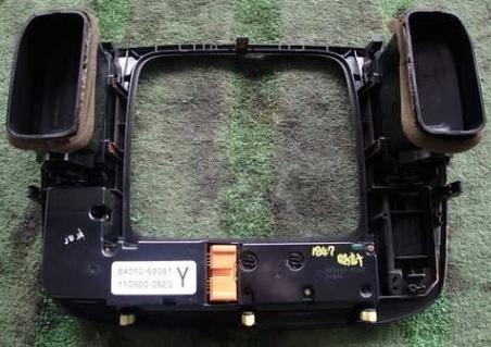 ランドクルーザー100(ランクル100系:UZJ100W)モニターパネル