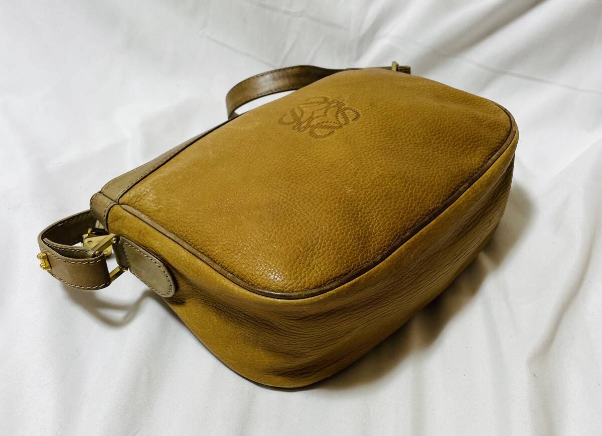 スペイン制　ヴィンテージ　LOEWE ロエベ アナグラム レザ― ショルダーバッグ　