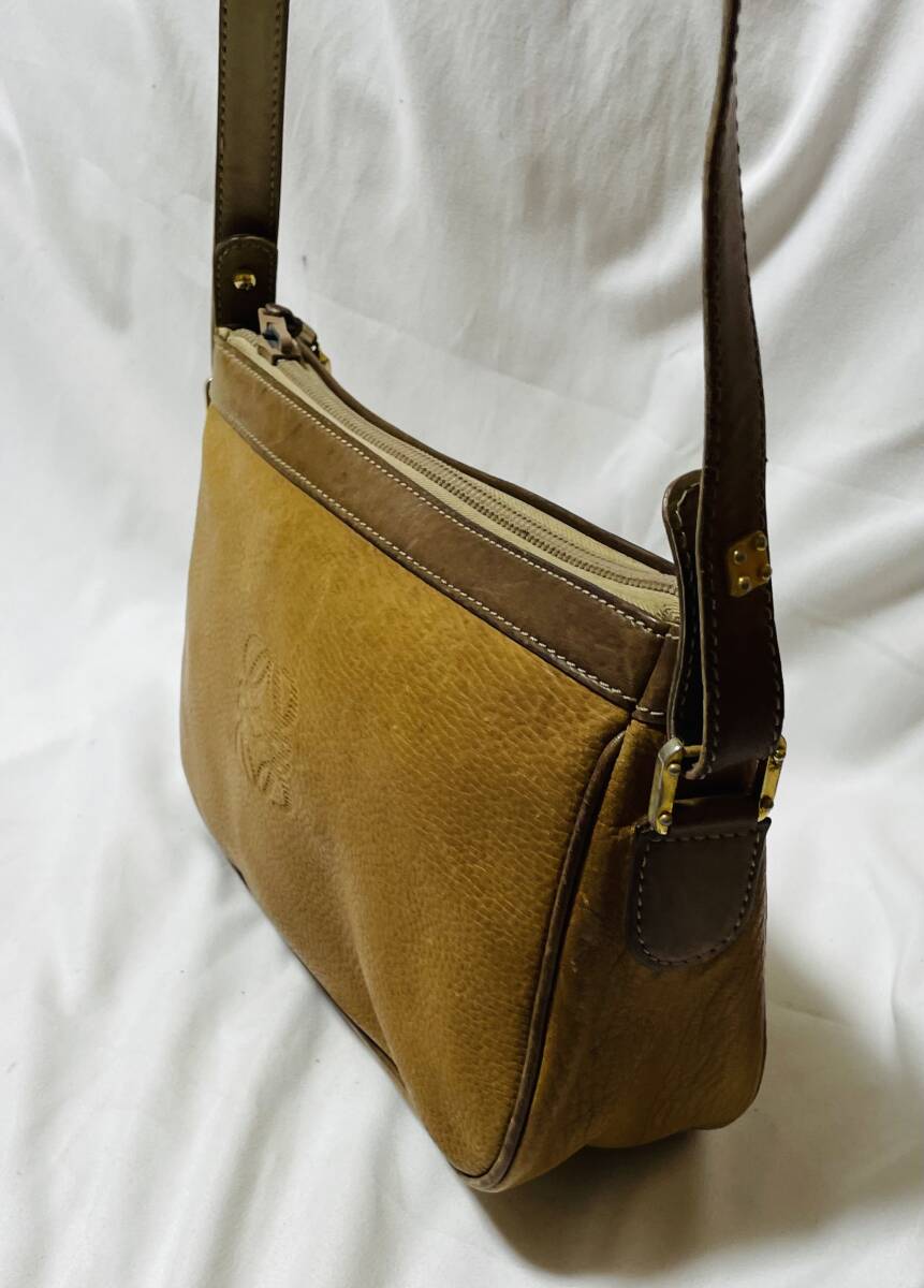 スペイン制　ヴィンテージ　LOEWE ロエベ アナグラム レザ― ショルダーバッグ　