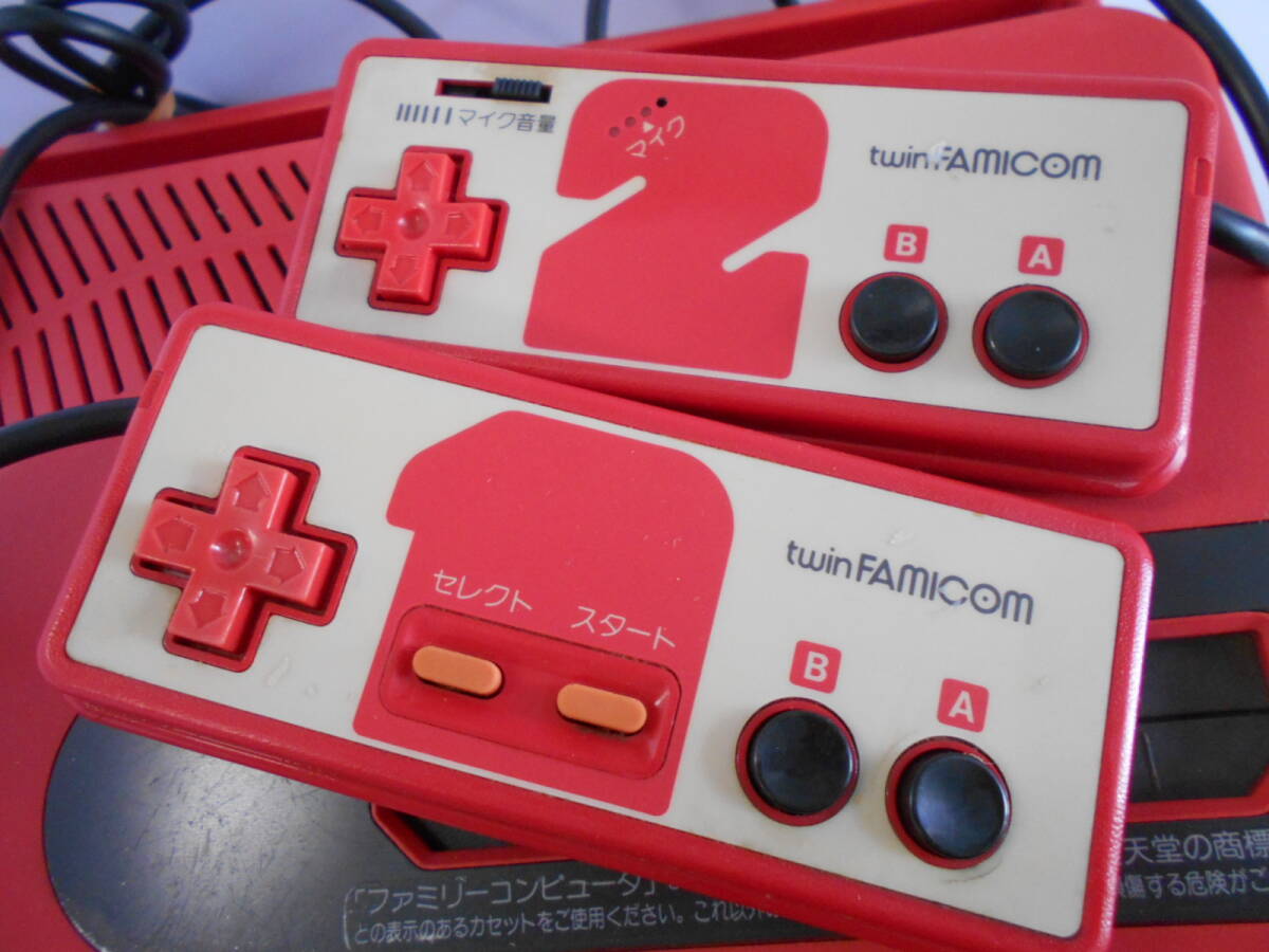 ** twin Famicom корпус (500-R)(AC адаптор &AV кабель имеется )( новый товар заменен ремень .)** ностальгия. twin Famicom ....!