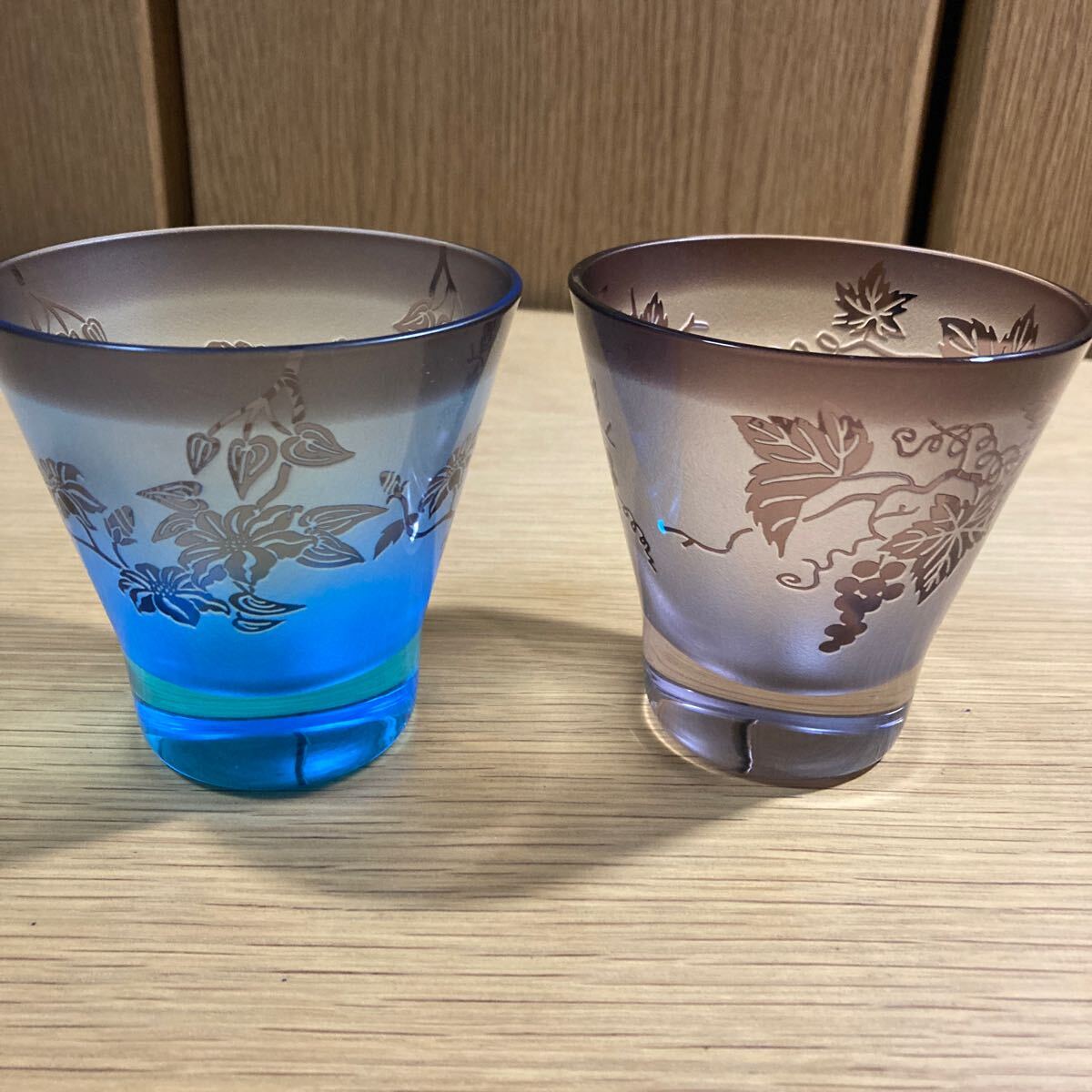 ▼太武朗工房≪グラス 2個≫彫刻 夢柄子 ぶどう 硝子 太武朗窯 ※イニシャル刻印有_画像2