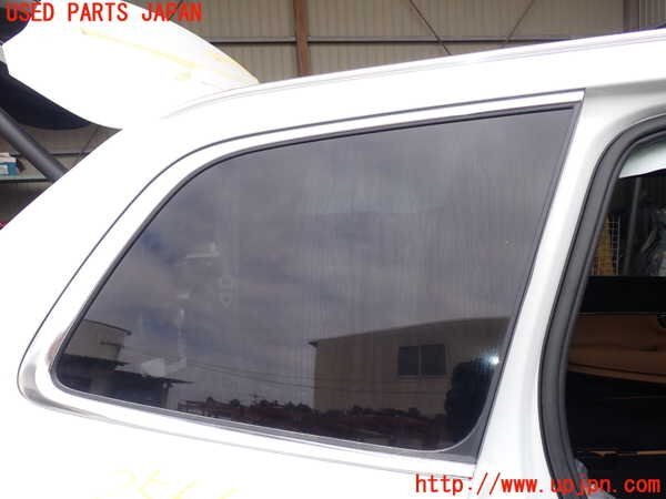1UPJ-25661380] Volvo *XC90(LB420TXCM) правый боковое стекло в задней части кузова M98 б/у 