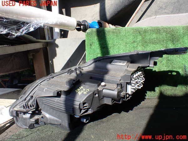 1UPJ-28141130]プジョー?5008(P87AH01)右ヘッドライト LED 中古