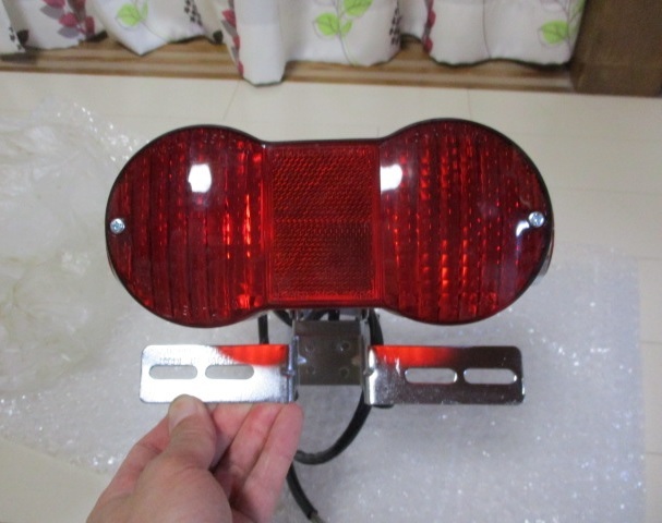 新品　スズキのテールランプASSY　CB250T ホーク CB400T GT380 GT550 GT750 GS400 CB400F GT250 GSX400L GSX400T GS400L GSX250T GSX250L