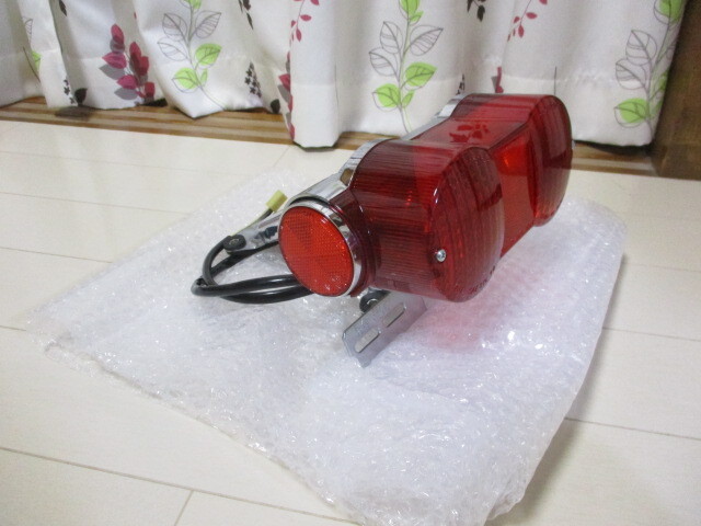 新品　スズキのテールランプASSY　CB250T ホーク CB400T GT380 GT550 GT750 GS400 CB400F GT250 GSX400L GSX400T GS400L GSX250T GSX250L