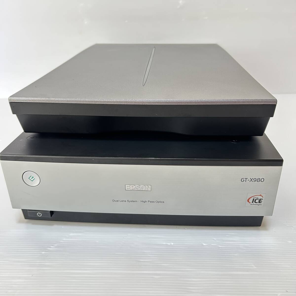 EPSON Colorio Epson GT-X980 планшетный сканер -