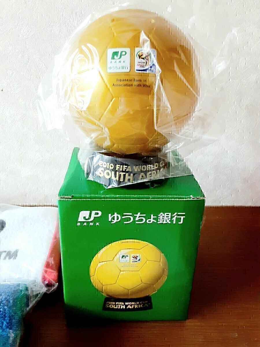 【未使用】サッカーFIFAワールドカップ　W杯　ゆうちょサッカーボール貯金箱　フェイスタオル　 郵便局記念50円絵ハガキ10枚　ノベルティー