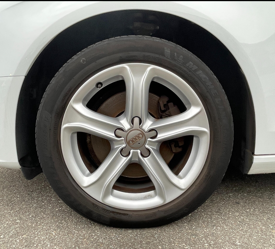 H25年 アウディ A4 2.0TFSI ホワイト80,900km 車検令和8年9月26日 超美車 ローン 下取り可 全國(guó)陸送＆名変格安承ります！
