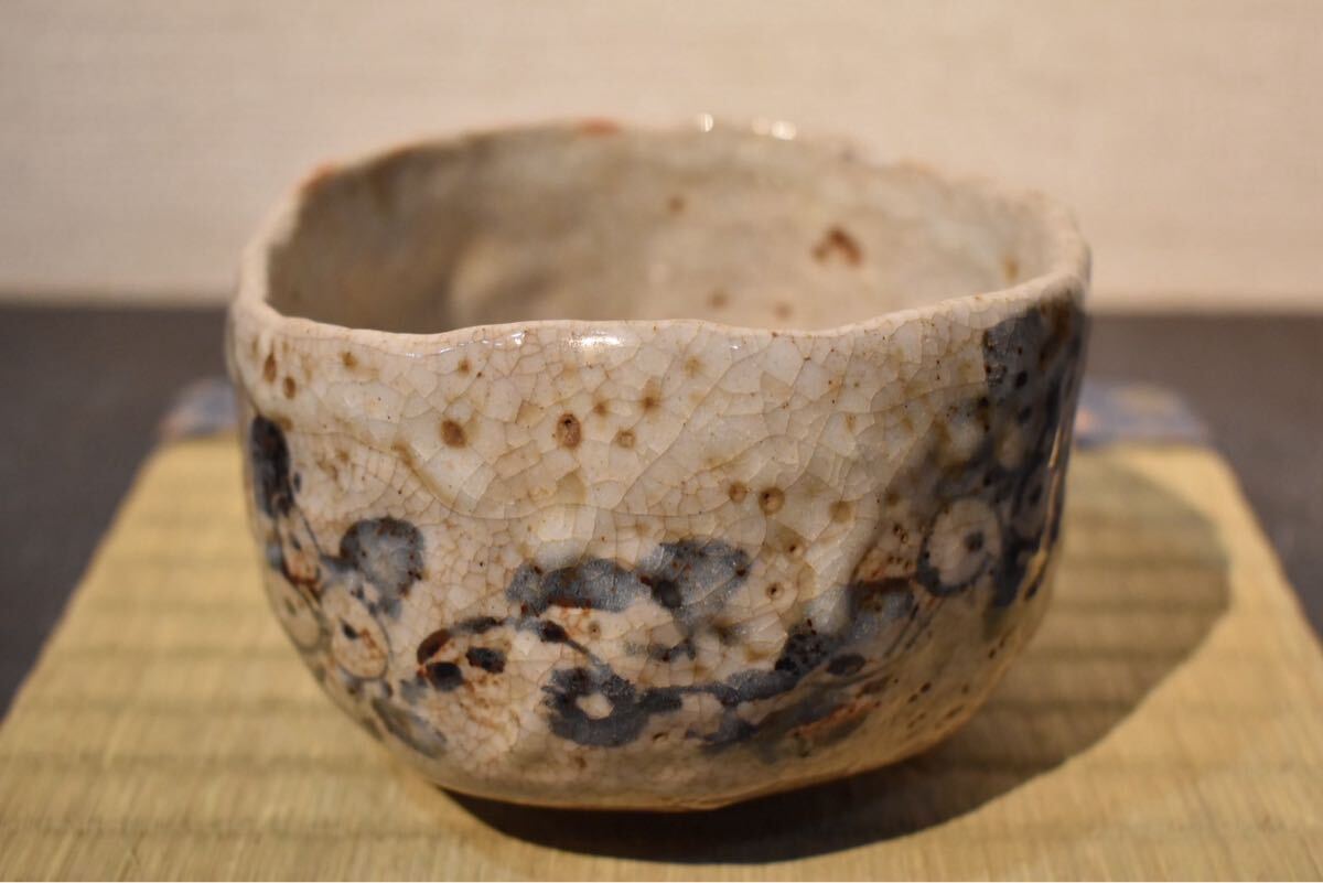 ♥美濃焼 志野 茶碗 在銘 茶道具 骨董 古玩 よく使い込まれた 志野茶碗 美濃焼 志野 骨董 古玩 中国 レトロ