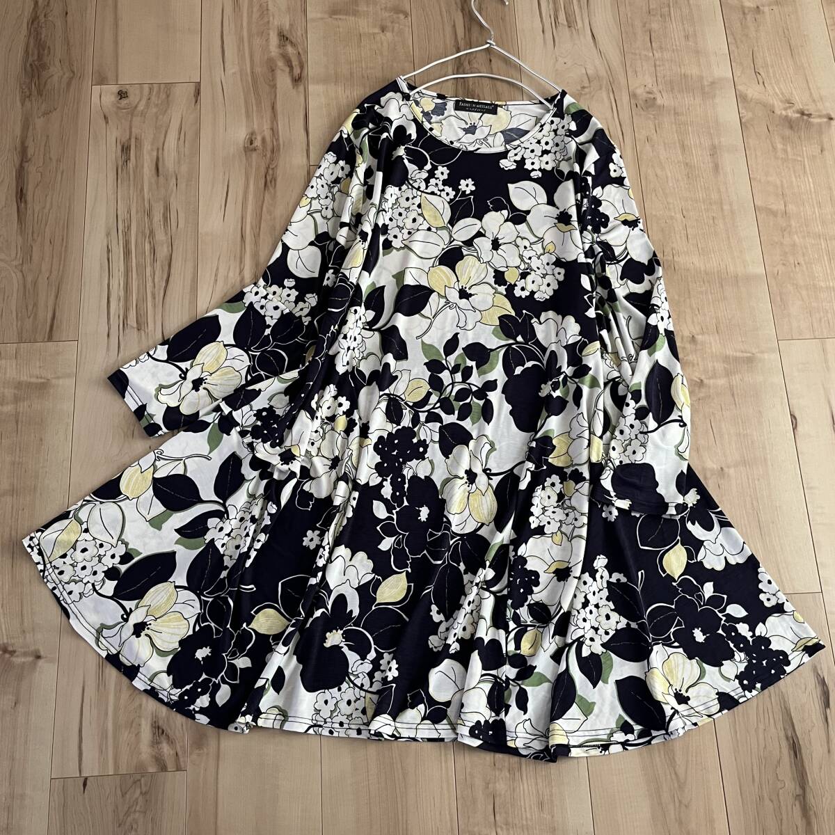 FASHION　MESSAGE　ファッションメッセージ　ゆったりサイズ　//　花?フラワー柄　濃紺系ベース　Aラインワンピース?、? />
                                    </span> 
                                </div>

								<div   id=
