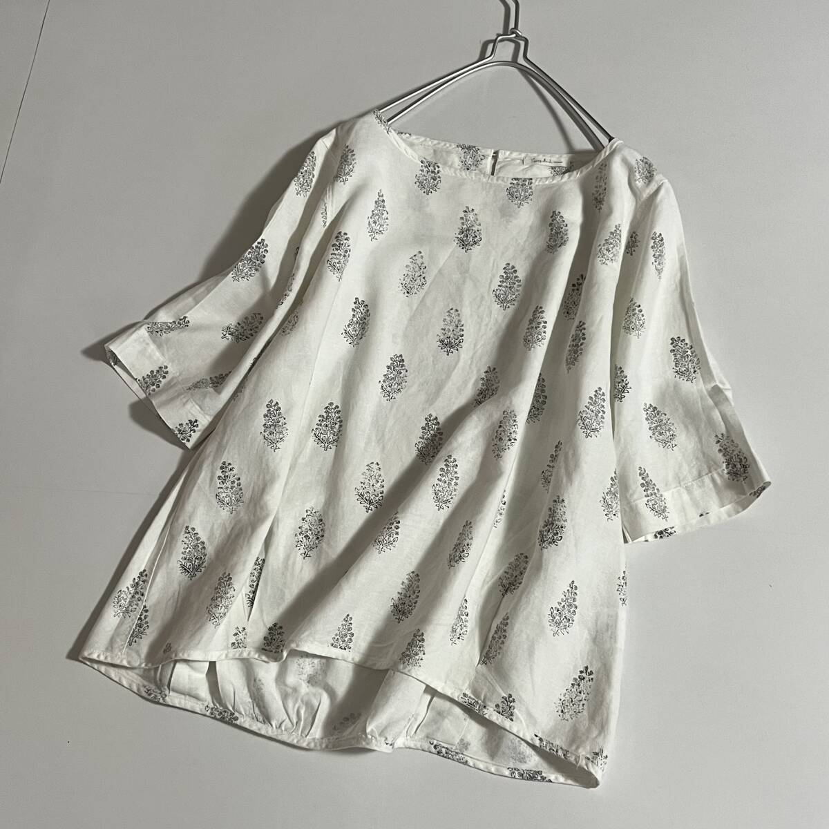 sunny clouds　サニークラウズ　サイズM　//　麻?リネンミックス　花?フラワー柄プリント　hpワイト?白　プルオーバーブラウス　①