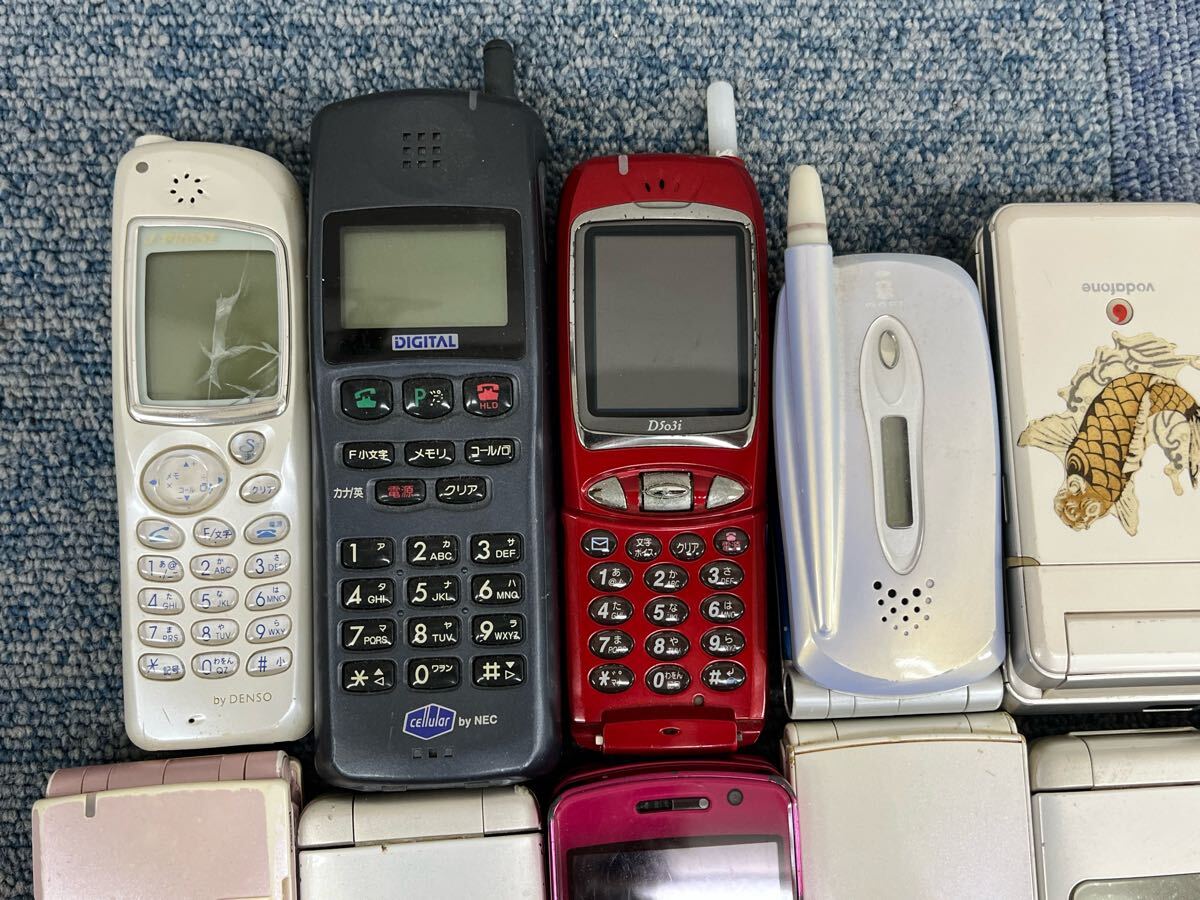 携帯電話 ジャンク まとめて 100台以上 携帯 ガラケー 部品取り大量 当時物 携帯電話 ジャンク まとめて 100台以上 携帯 ガラケー 部品取り