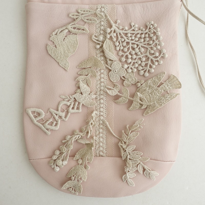【美品/定価3萬(wàn)】ミナペルホネン mina perhonen *forest parade 巾著ショルダー*ピンクレザー牛革バッグ(ba85-2504-15)【20F52】
