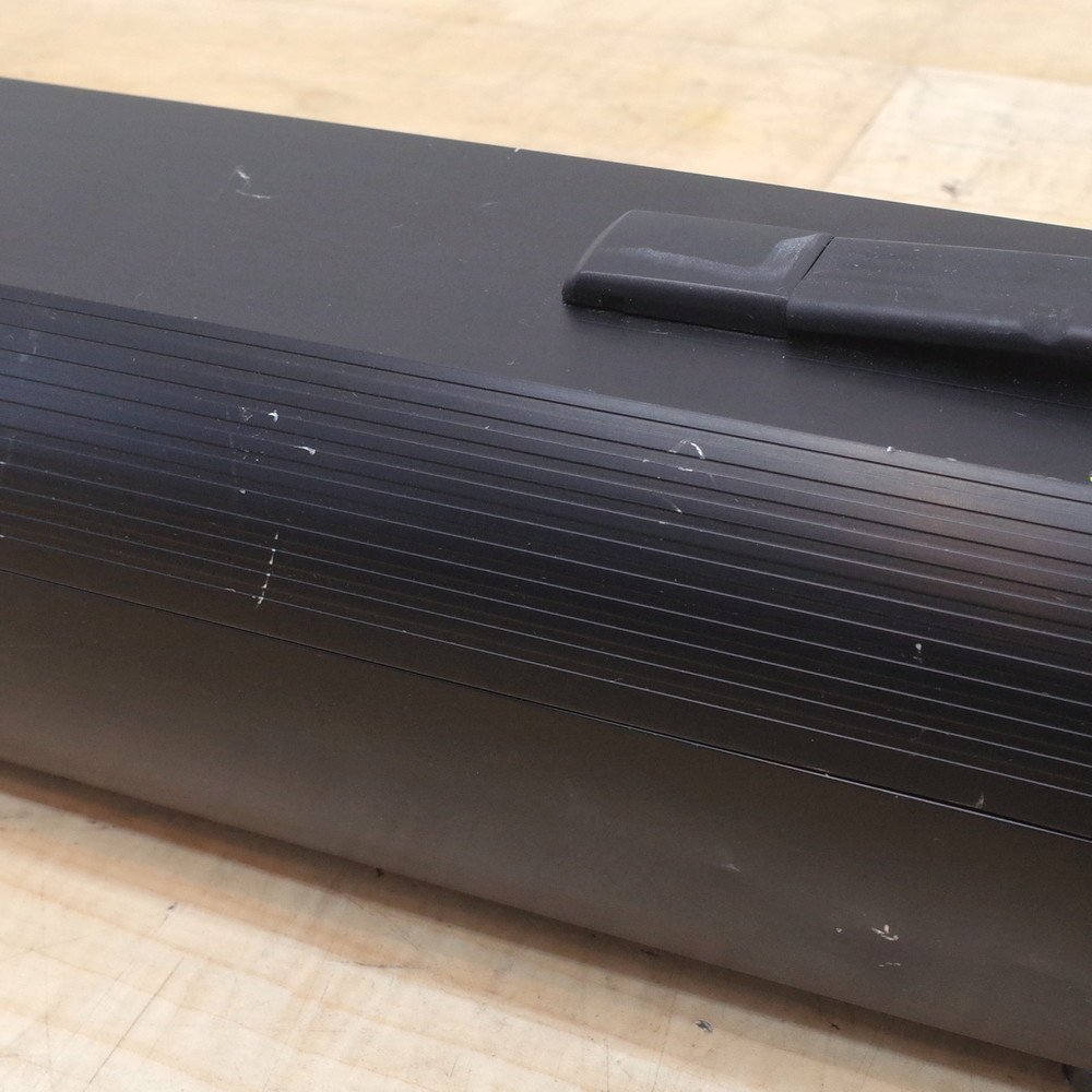泉株式會社 ISUMI-COSMO モバイルスクリーン 65インチ ケース一體型 ブラック 投影機(jī) OA プロジェクター KK17363 中古オフィス家具