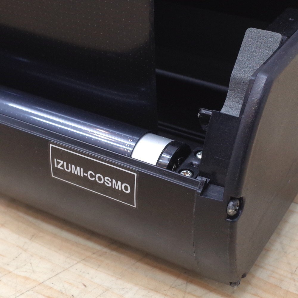 泉株式會社 ISUMI-COSMO モバイルスクリーン 65インチ ケース一體型 ブラック 投影機(jī) OA プロジェクター KK17363 中古オフィス家具