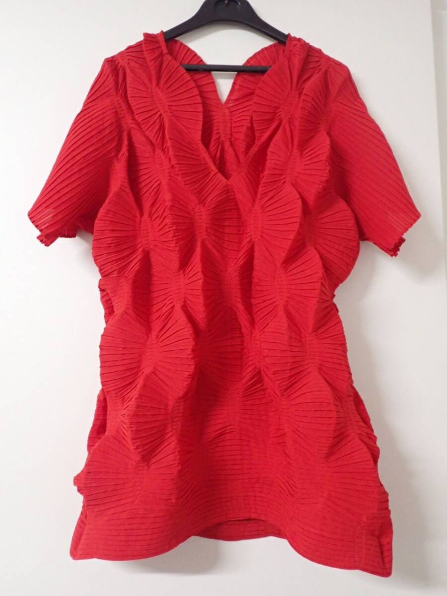 新品 タグ付き イッセイミヤケ トップス トライアングル オレンジ L888/8G〇ISSEY MIYAKE イッセイミヤケ レディース トップス