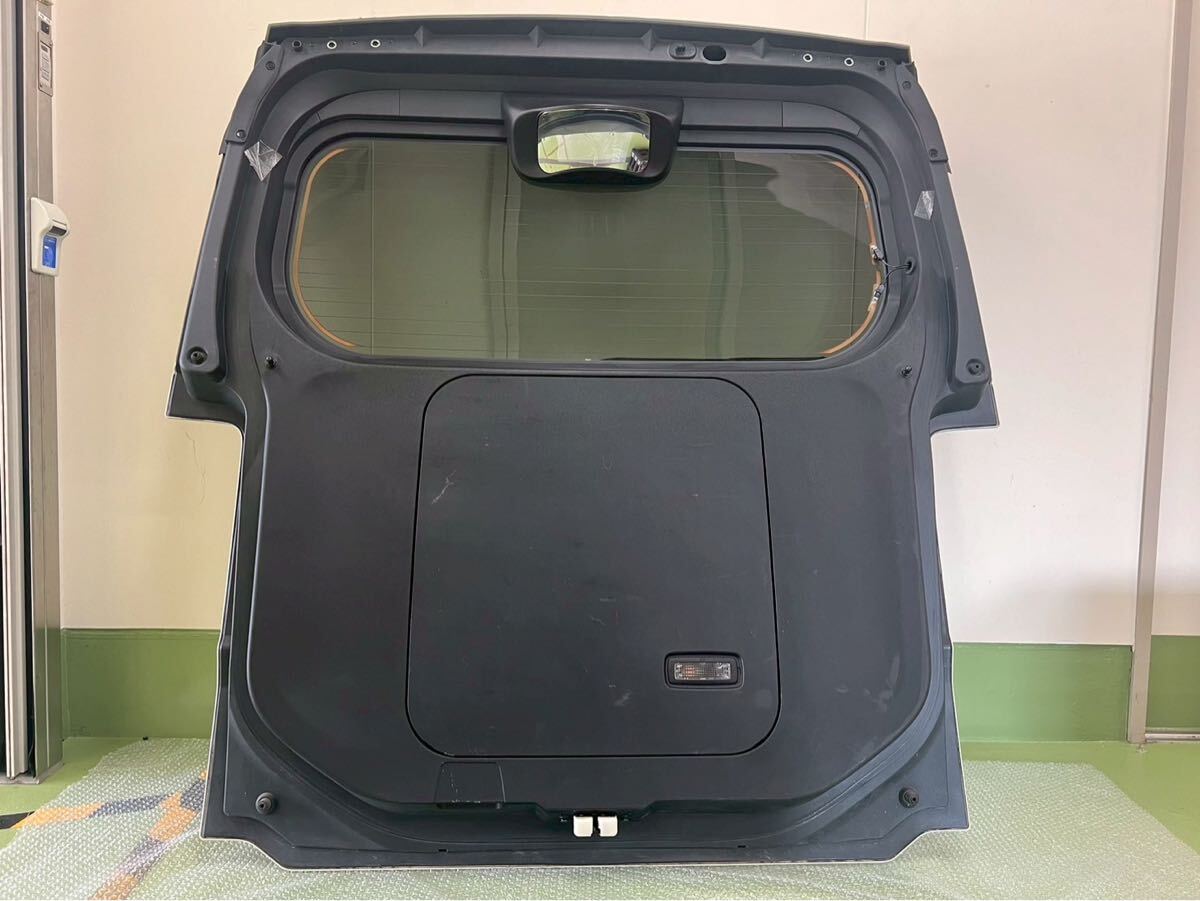 256-90-03 ウェイク LA700S リアゲート バックドア パールホワイト ダイハツ_画像7