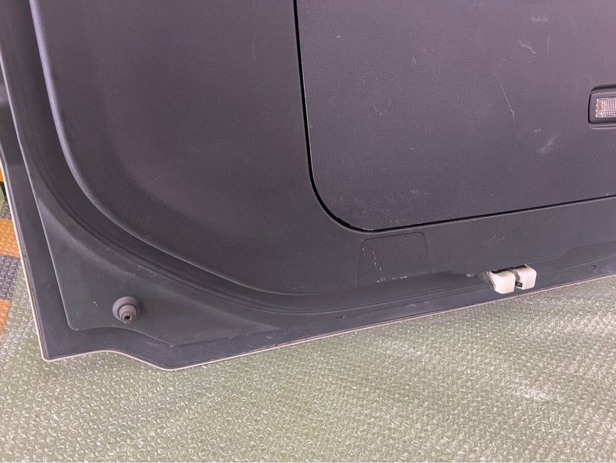 256-90-03 ウェイク LA700S リアゲート バックドア パールホワイト ダイハツ_画像8