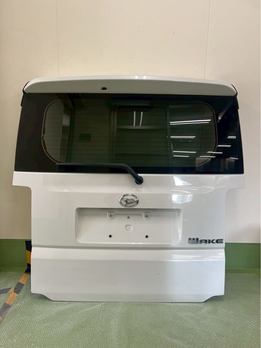 256-90-03 ウェイク LA700S リアゲート バックドア パールホワイト ダイハツ_画像1