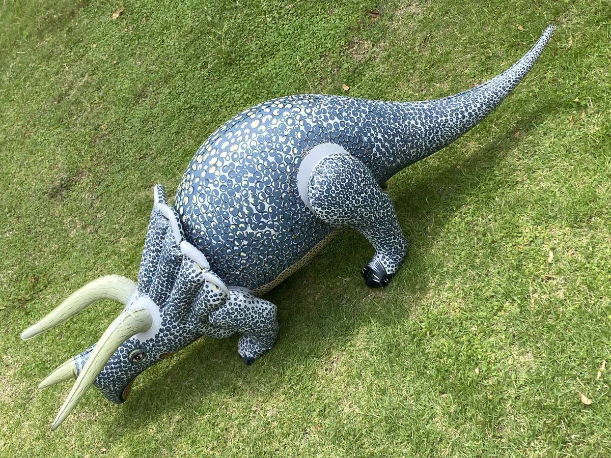 KK IGARASHI トリケラトプス 恐竜 新品 BLOW UP ウォーターフロート 灰系色 SIZE-155X50㎝ プール 空気 ビニール 浮き輪 ウキワ 浮輪 珍品