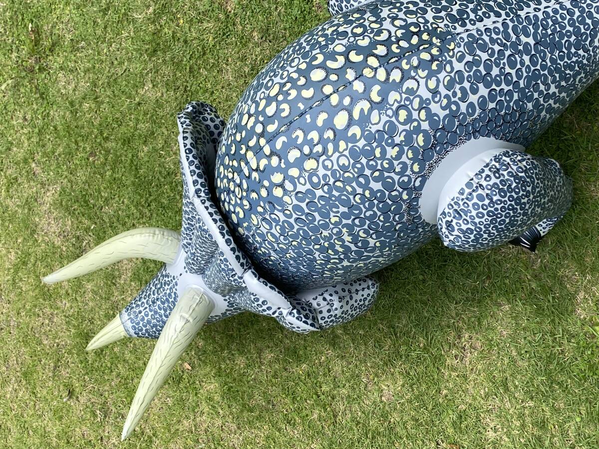 KK IGARASHI トリケラトプス 恐竜 新品 BLOW UP ウォーターフロート 灰系色 SIZE-155X50㎝ プール 空気 ビニール 浮き輪 ウキワ 浮輪 珍品