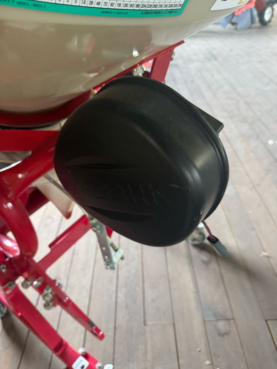 加茂市発 良品! ササキ ブロードキャスター CS203 CS303 電動開閉 無線リモコン 肥料散布機 現状販売 直接引取限定_画像6