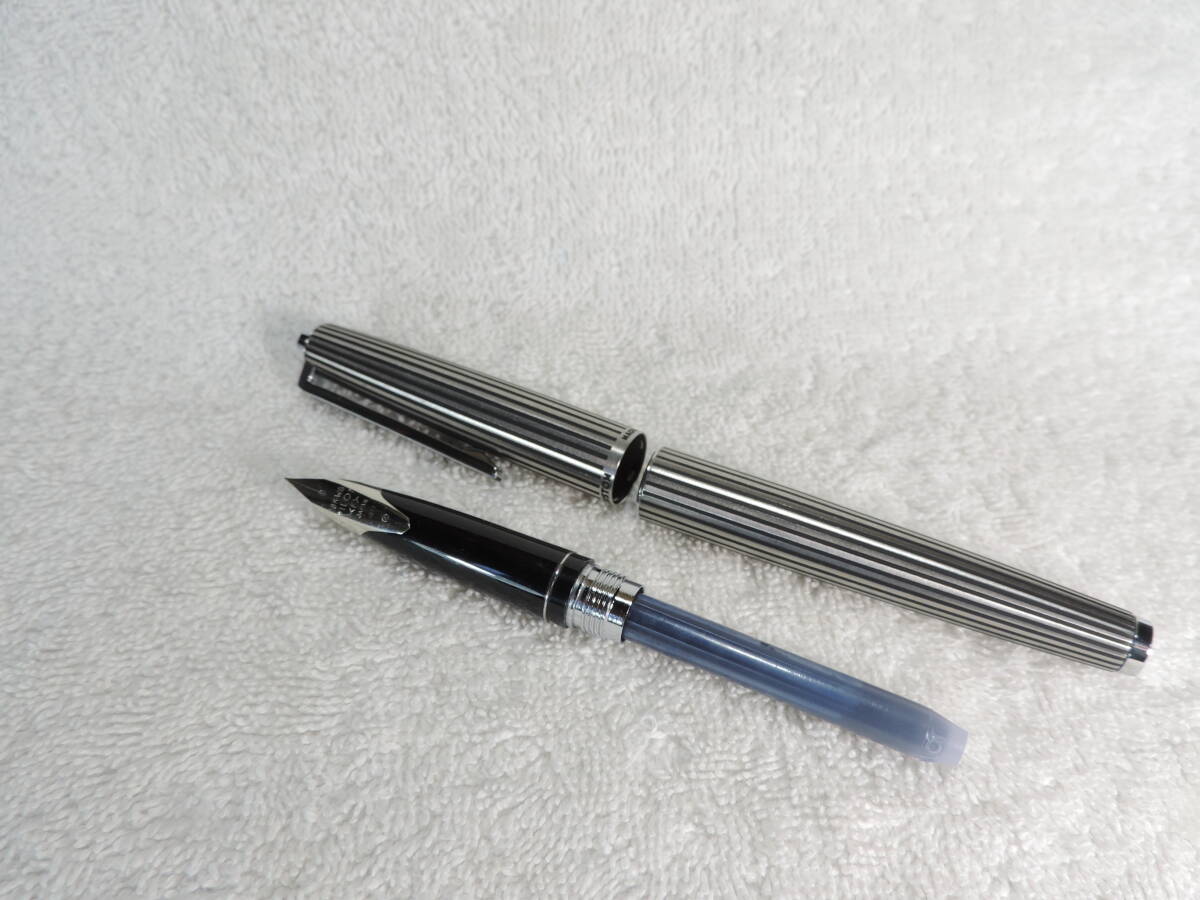 【質(zhì)問欄より値下げ交渉可】ビッグサイズ?美品?金屬軸?蝕刻萬年筆 ペン先:18K(M)細字?パイロット カスタム