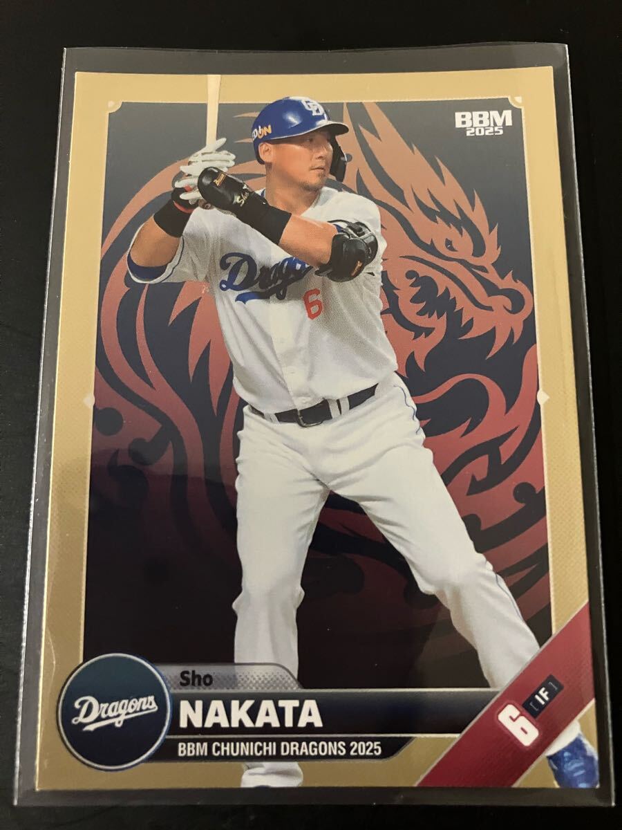 中田翔 BBM 2025 中日ドラゴンズ レギュラーパラレルカード 金紙版 200枚限定 シリアル_画像1