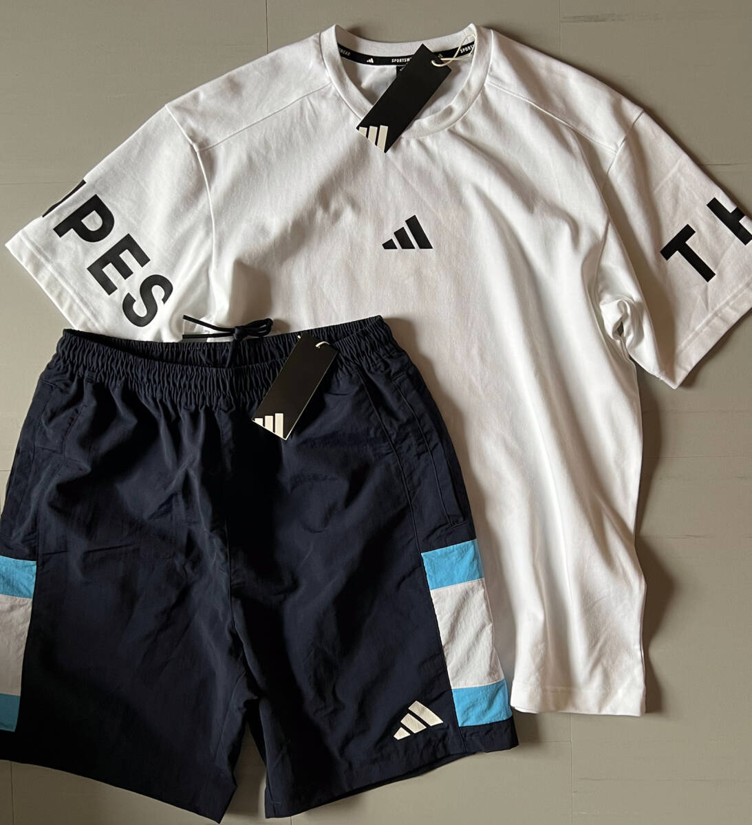 adidas■アディダス〔2XL〕上下セット Tシャツ ハーフパンツ セットアップ 白 ホワイト ネイビー 青 ブルー グレー ゆるめ 25'正規(guī)品 