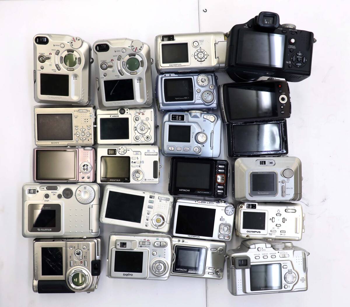 FUJIFILM PANASONIC CANON OLYMPUS など コンパクトデジカメ まとめて 22臺