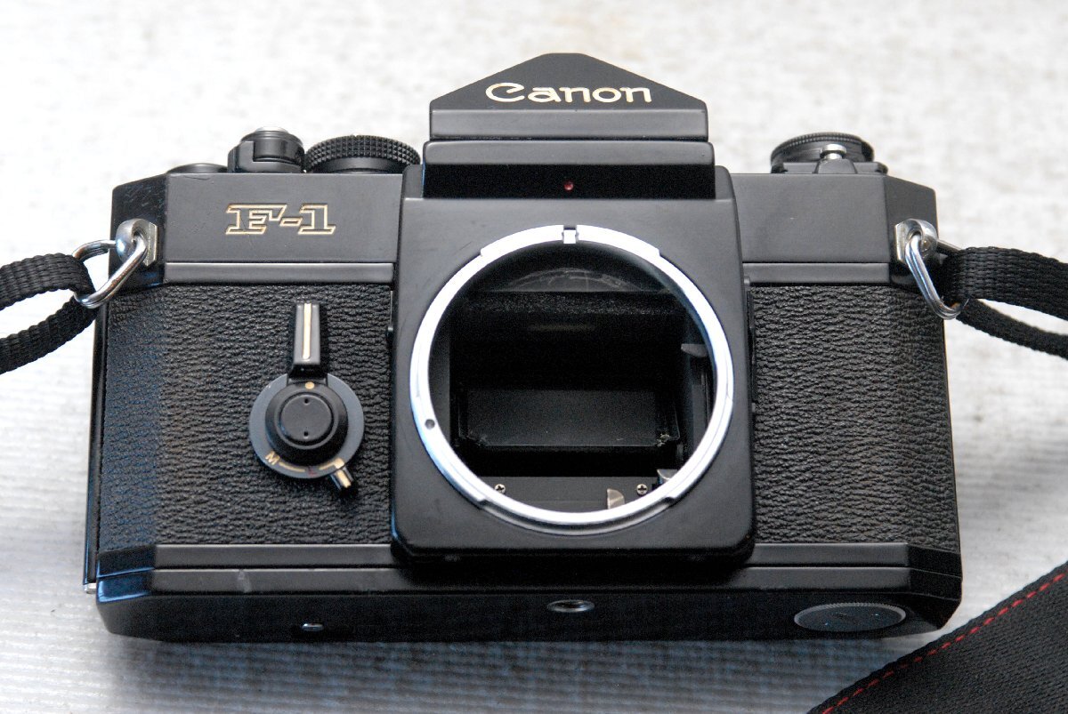 Canon キャノン 最高峰 昔の高級一眼レフカメラ F-1 ボディ (前期型) 希少な作動品