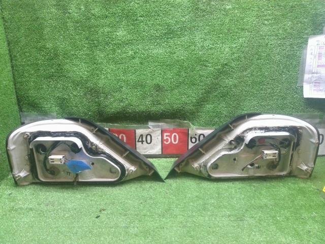 日産 セドリック グランツーリスモ4 ENY33 Y33 テールランプ ストップランプ 左右セット 点灯OK イチコー4796 擦り傷有り 現状販売 中古の画像2