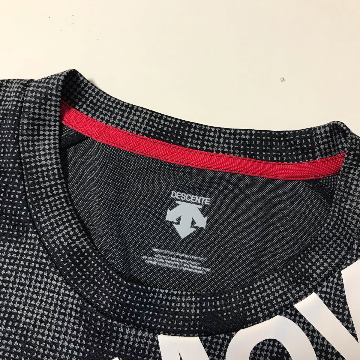 極美品☆DESCENTE MOVE SPORT/デサントムーブスポーツ☆Tシャツ☆総柄/ストレッチ/トップス/ジャケット/ジャージ/グレー×ブラック/M