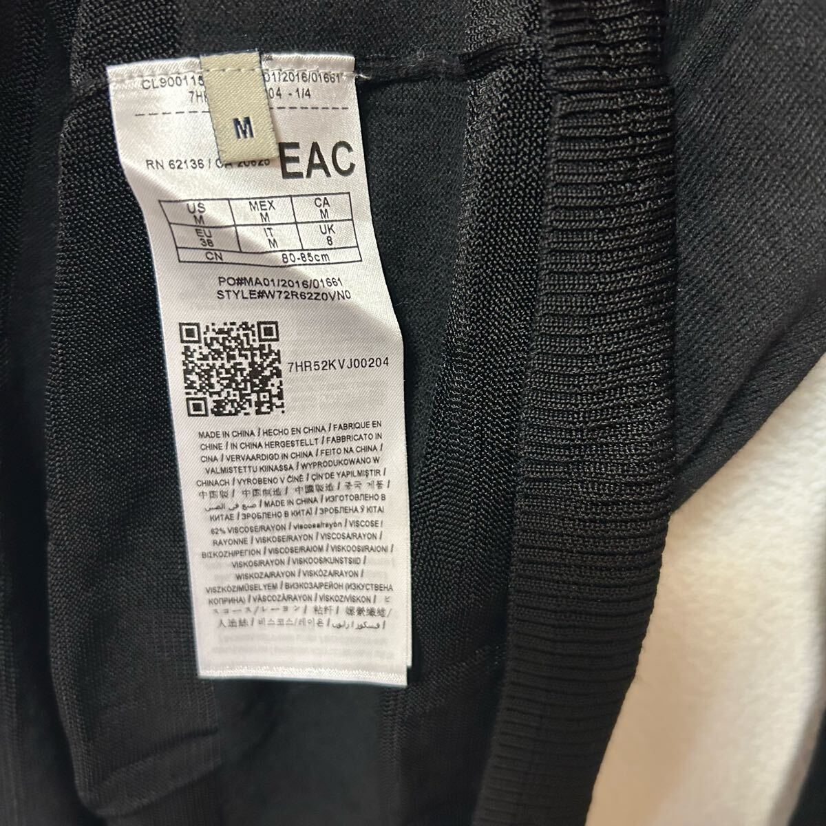 送料無(wú)料 匿名配送 GUESS ゲス 肩出し 長(zhǎng)袖トップス