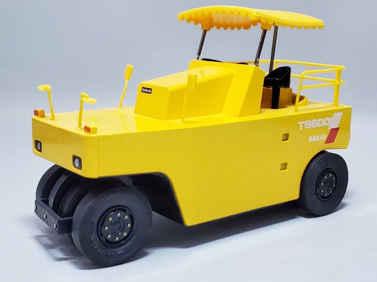Diapet ダイヤペット SAKAI タイヤローラー TS600C 1/40 ▽ Diapet ダイヤペット 1/40 サカイ タイヤローラー TS600C DK