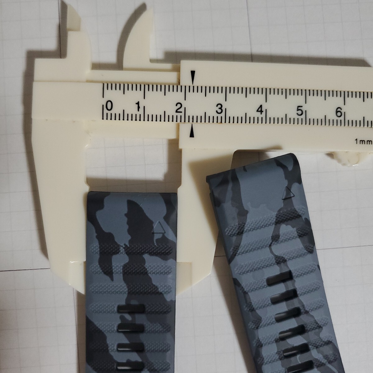 QF22 灰 カモフラ B GARMIN ガーミン シリコン バンド ベルト Fenix 6 7 8 S62 S70 945 955 965 970 epix Quick Fit 22mm_画像7