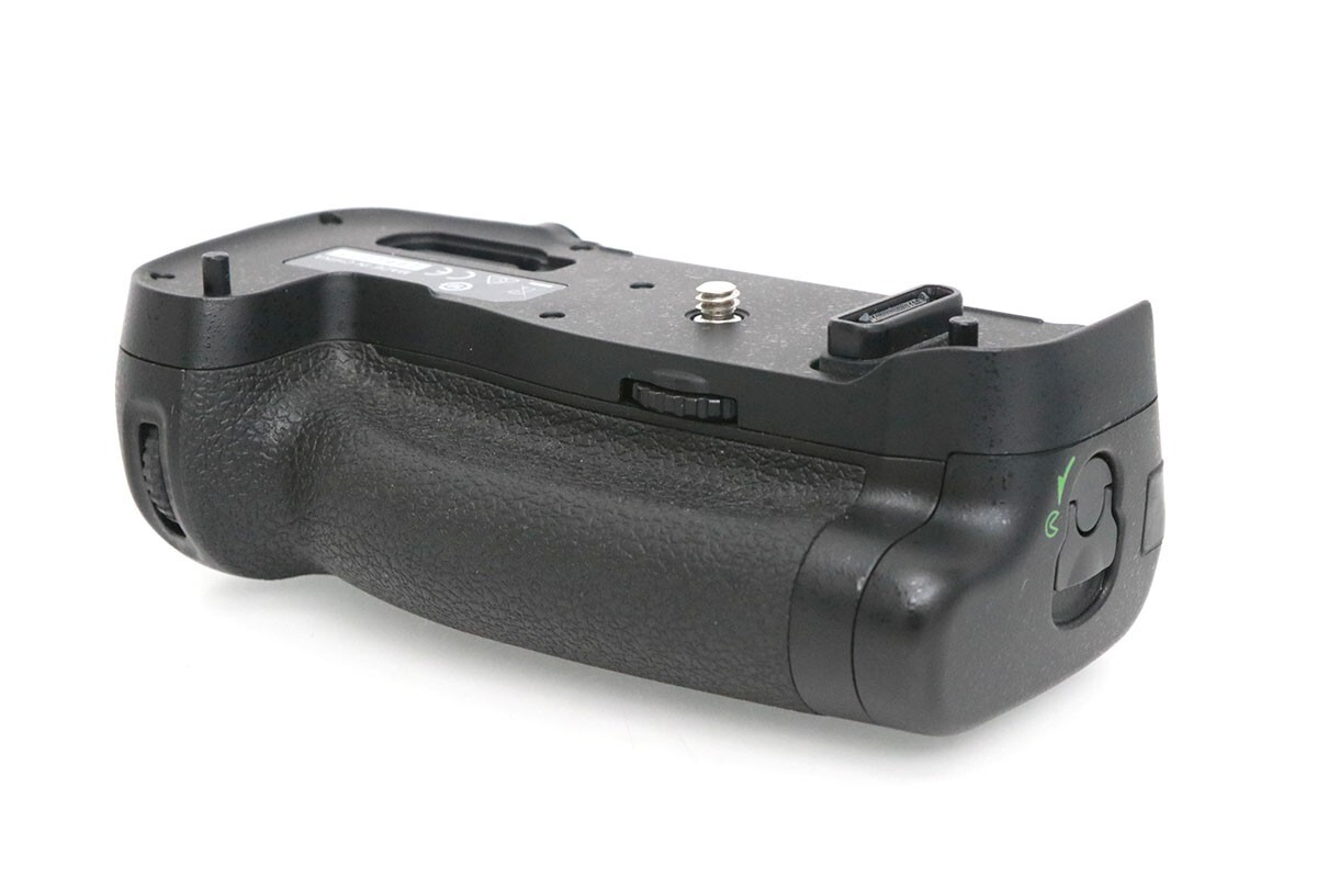 【全額返金保証】美品｜ニコン MB-D17 (D500用) CA01-M4358-2D3A
