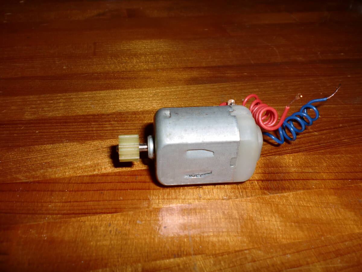  слот машина для motor saka two SAKATSU F-200 motor ( Mabuchi FC-130S),1 шт. немного использование сделал б/у. отличное состояние . изначальный . хорошо раз -. стоимость доставки 140 иен 