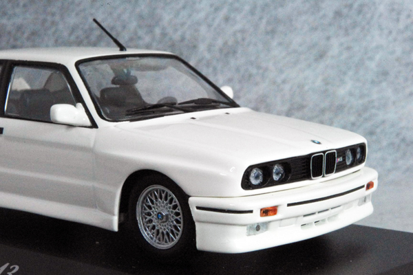 ● 1/43 BMW 〓 M3 ( E30 ) / ホワイト 〓 BMW MINICHAMPS