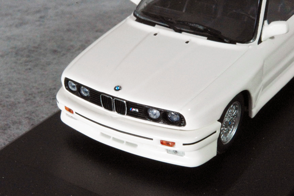 ● 1/43 BMW 〓 M3 ( E30 ) / ホワイト 〓 BMW MINICHAMPS