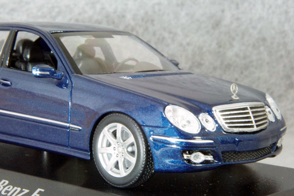 ● 1/43 メルセデス ベンツ 〓 E クラス ( W211 ) / 2006年 ブルー メタリック 〓 Mercedes Benz MINICHAMPS