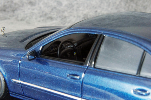 ● 1/43 メルセデス ベンツ 〓 E クラス ( W211 ) / 2006年 ブルー メタリック 〓 Mercedes Benz MINICHAMPS