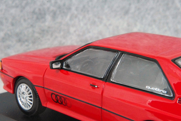 ● 1/43 アウディ 〓 クワトロ / 1981年 レッド 〓 Audi MINICHAMPS