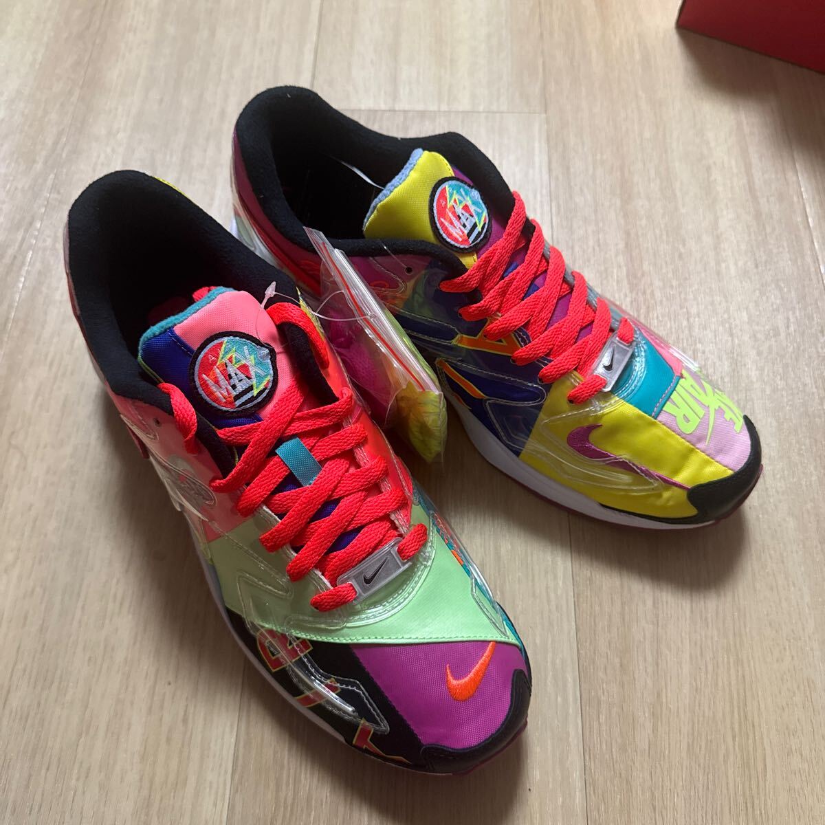 ATMOS × AIR MAX 2 LIGHT QS "LOGOS JAPAN EXCLUSIVE" CJ6200-001 (ブラック/ブライトクリムゾン)
